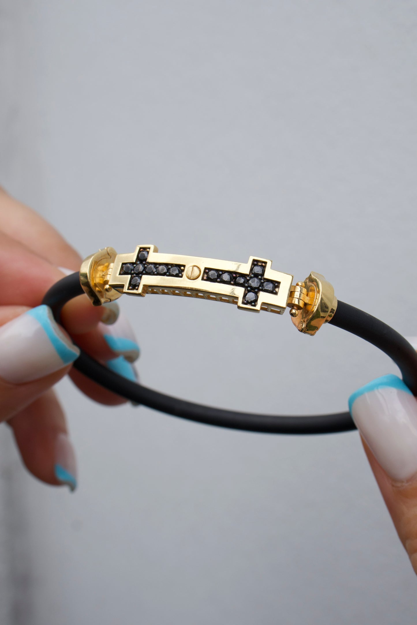 Pulsera Goma Cruces Caballero — Oro Italiano 18k