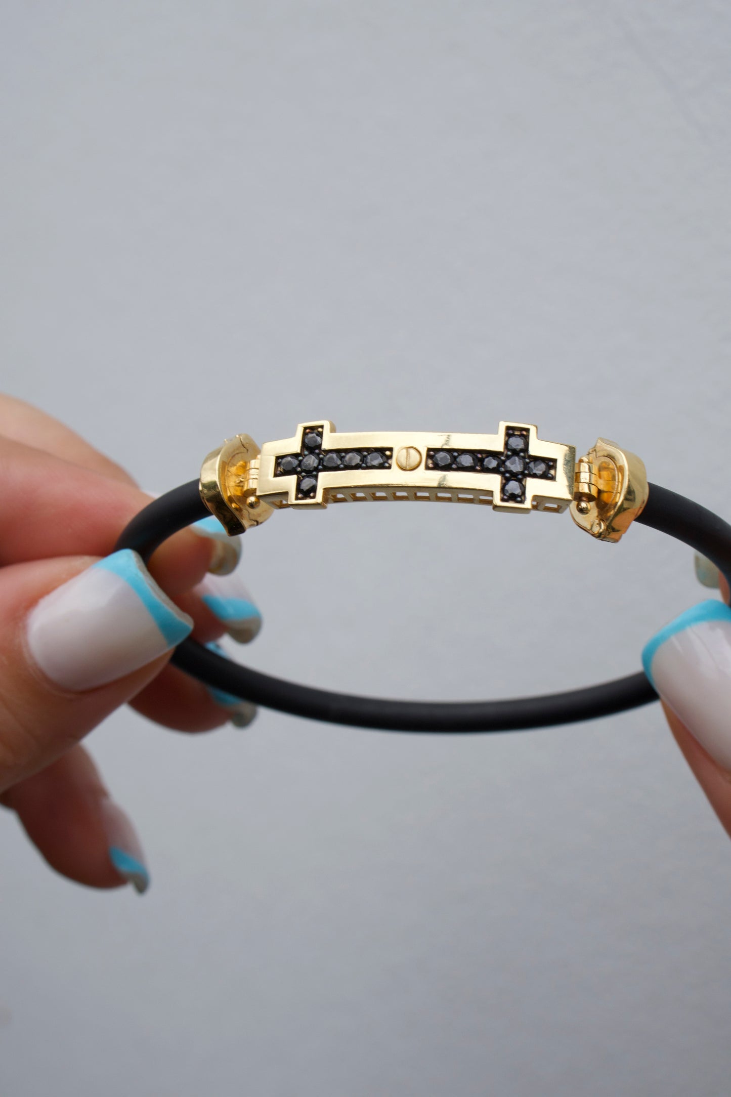 Pulsera Goma Cruces Caballero — Oro Italiano 18k