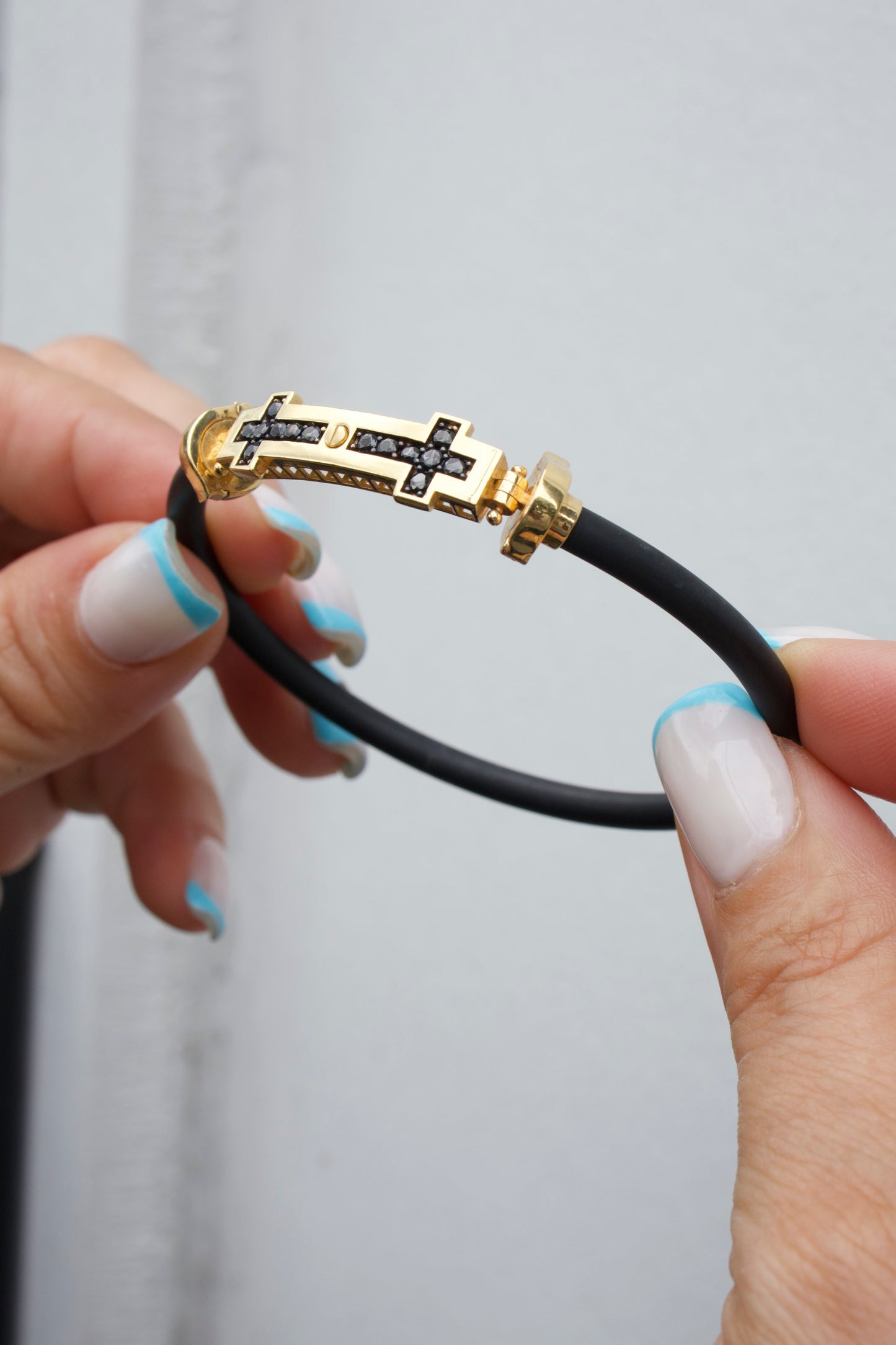Pulsera Goma Cruces Caballero — Oro Italiano 18k